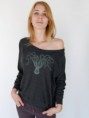 Blusa negra con detalle de naturaleza